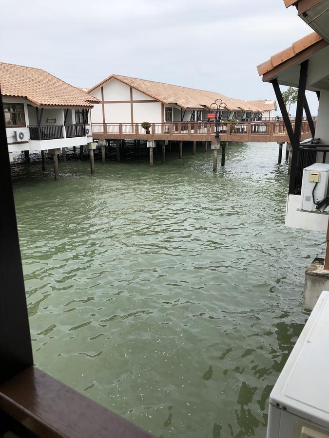 Private Water Chalet Port Dickson Extérieur photo