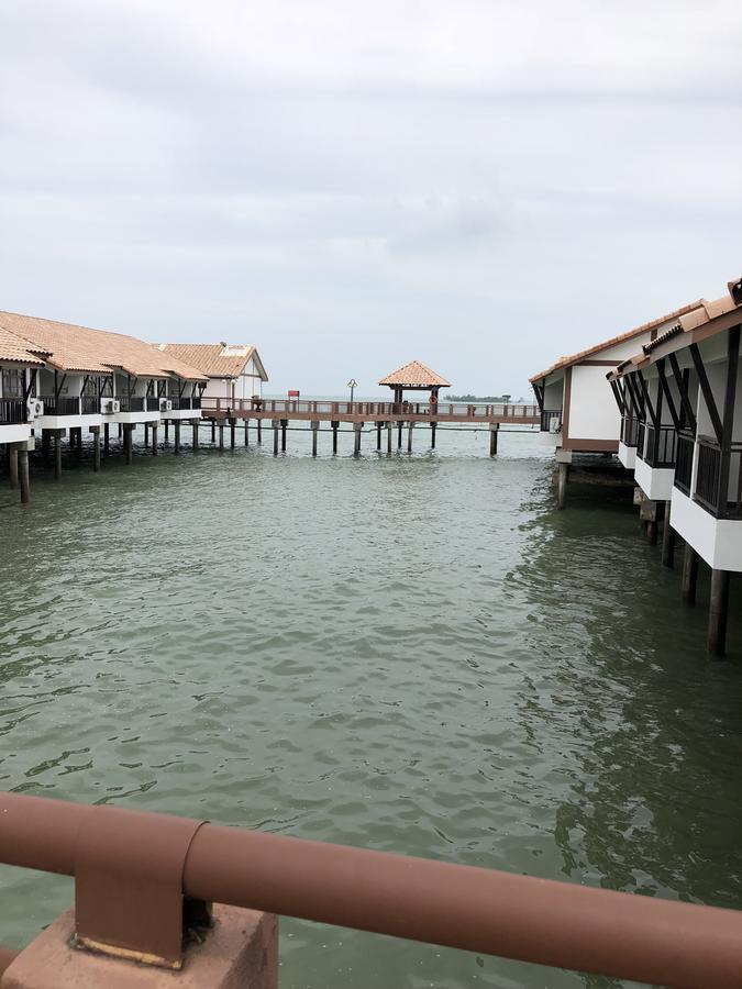Private Water Chalet Port Dickson Extérieur photo