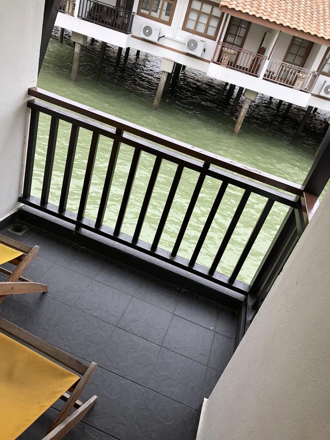 Private Water Chalet Port Dickson Extérieur photo