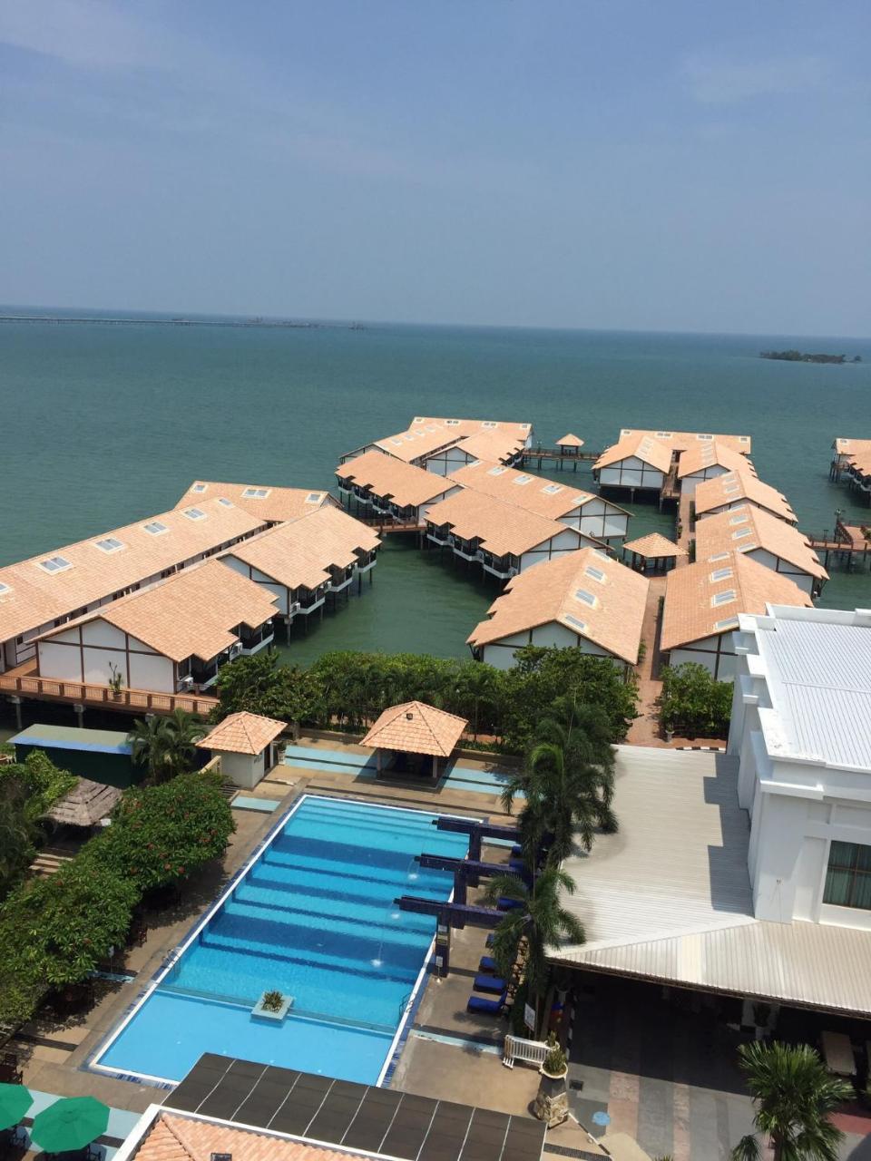 Private Water Chalet Port Dickson Extérieur photo