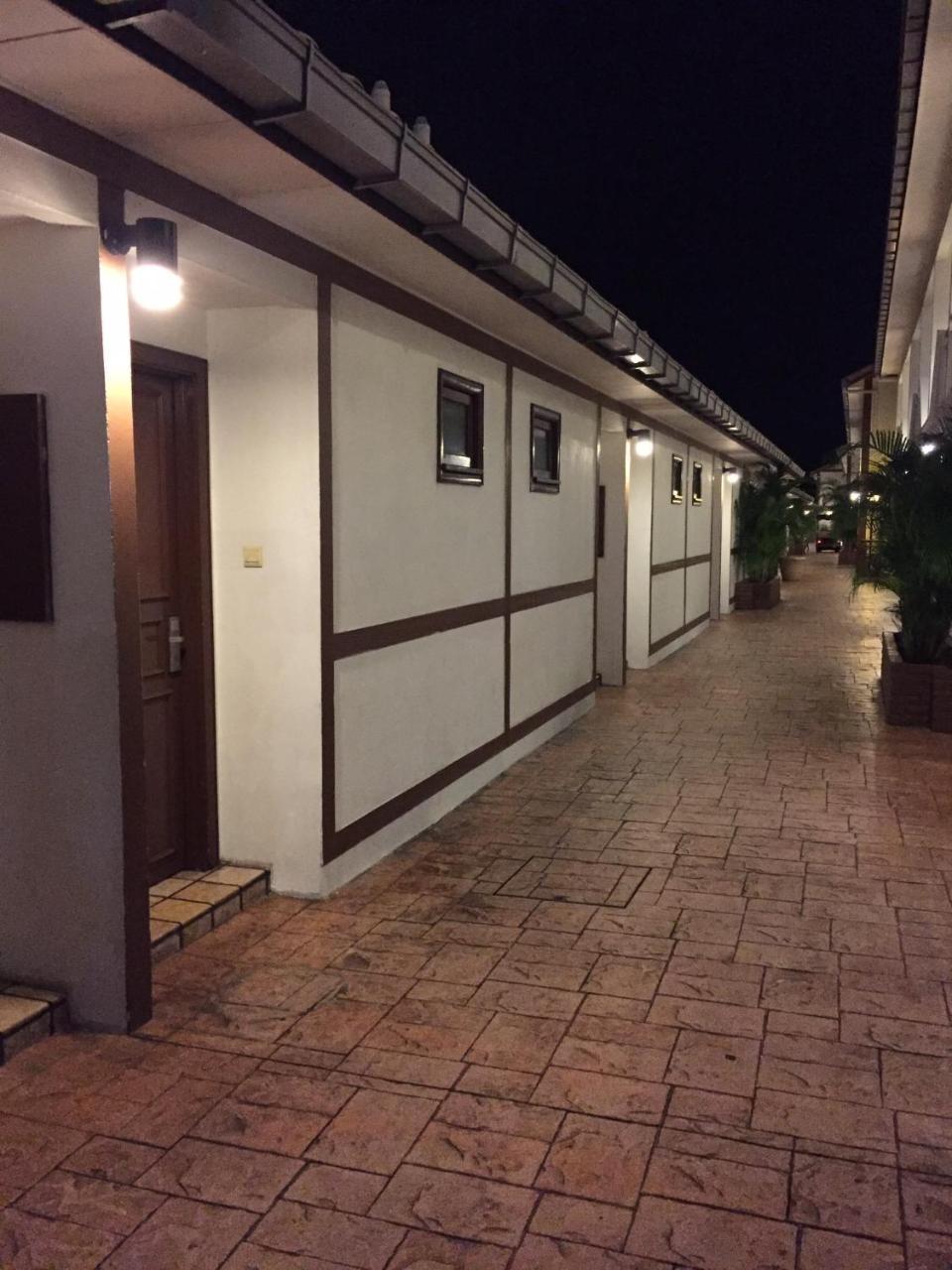 Private Water Chalet Port Dickson Extérieur photo
