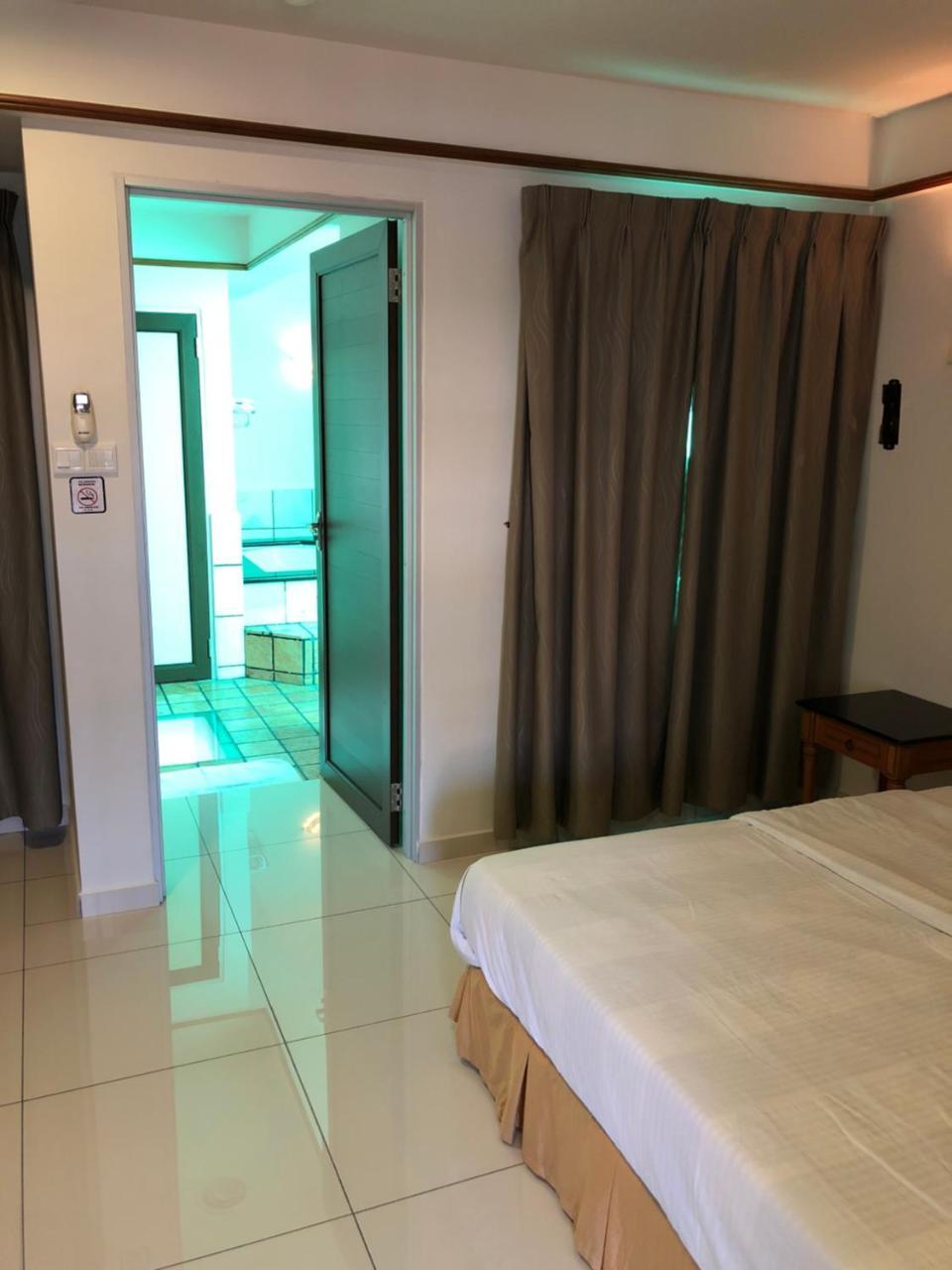 Private Water Chalet Port Dickson Extérieur photo
