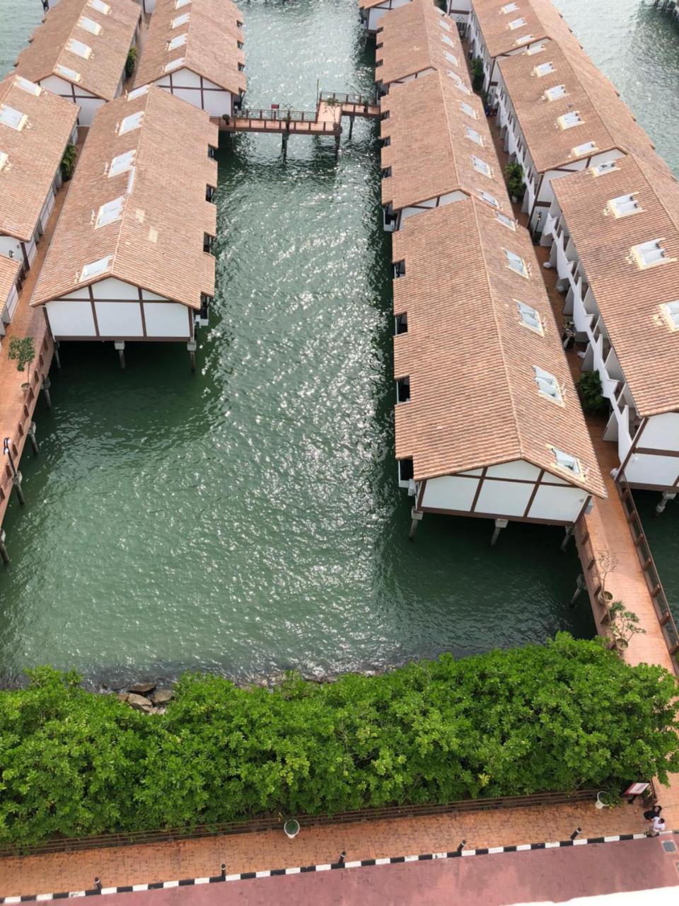 Private Water Chalet Port Dickson Extérieur photo